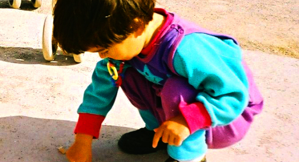 Child - Wikimedia commons - Walter de Maria Vertikaler Erdkilometer